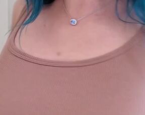 Devine la taille de mes seins - Française gros seins naturels